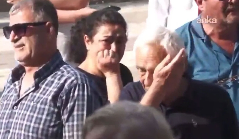 Ferdi Zeyrek'in vefat ettiğini duyan Manisalılar gözyaşlarını tutamadı