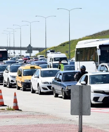 Kurban Bayramı tatilinin son gününde İstanbul-İzmir Otoyolu'nda dönüş yoğunluğu sürüyor