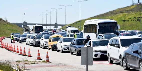 Kurban Bayramı tatilinin son gününde İstanbul-İzmir Otoyolu'nda dönüş yoğunluğu sürüyor