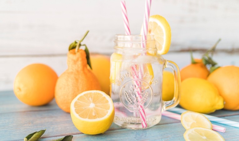 Selülite iyi gelen detoks içecekleri