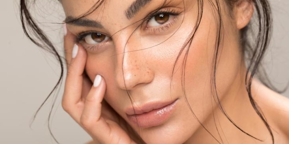 Yüzünüzdeki Asimetri Özgüveninizi Olumsuz Mu Etkiliyor?