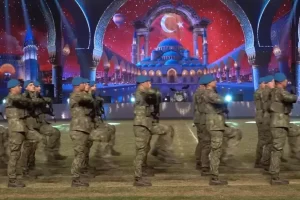 mehmetcik-pakistan-kurtulus-gunu-gecit-toreninde-18947932_8124_amp.jpg