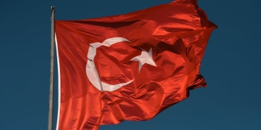 Turk-Bayragina-Saldiriya-Ozel8217den-Sert-Tepki-8220Amaclarina-Ulasamayacaklar8221-featured