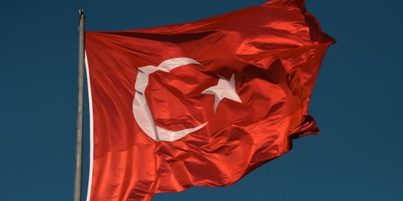 Turk-Bayragina-Saldiriya-Ozel8217den-Sert-Tepki-8220Amaclarina-Ulasamayacaklar8221-featured